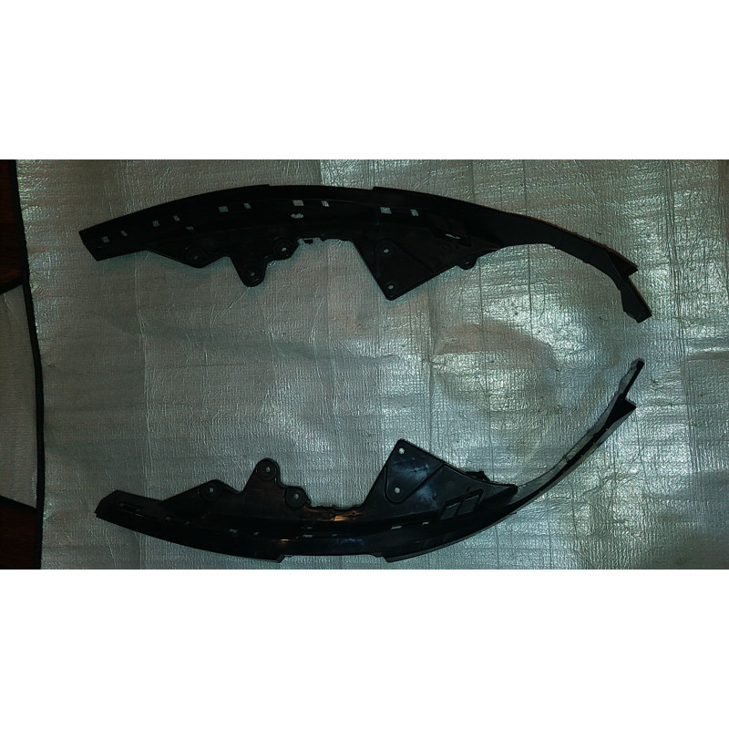 Chrysler Pacifica Headlight Lower Bracket 2017-2020