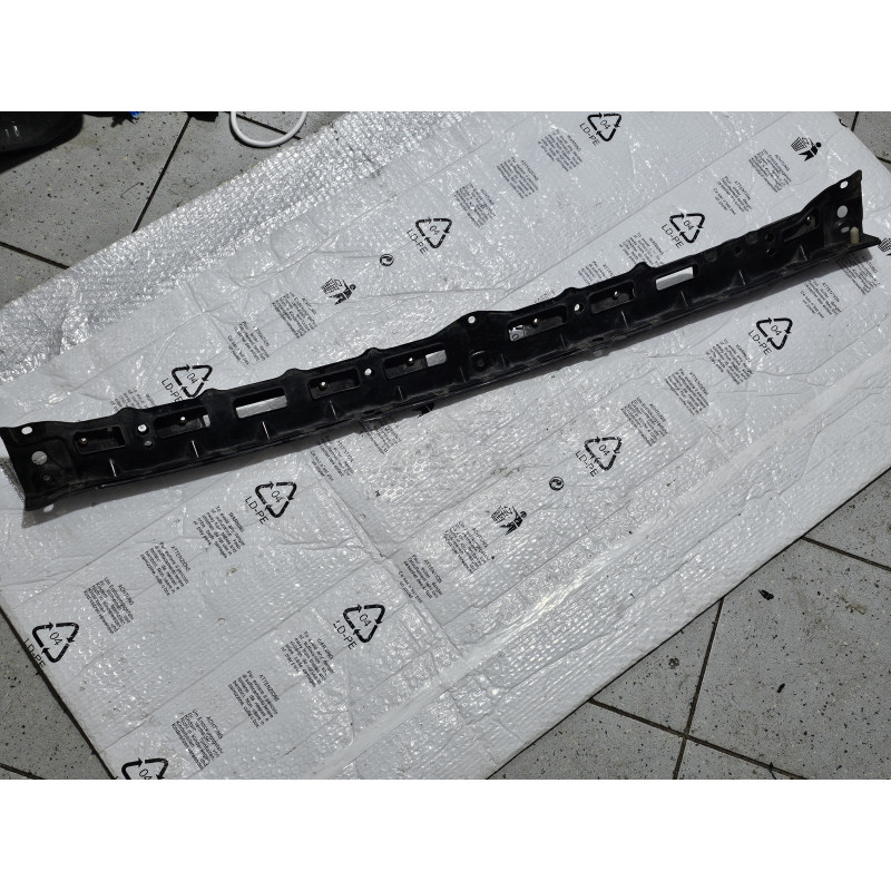 52506-0C050 Toyota Tundra Front Center Upper Retainer Bracket Panel