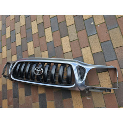53100-04240 Toyota Tacoma chrome front grille 2001-2004 53100-04230
