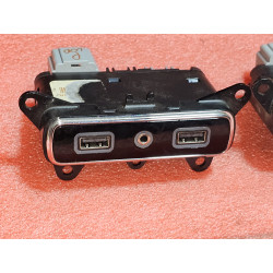 68323663AD Jeep Grand Cherokee Auxiliary Dual USB Port 2018-2022 68323663AE
