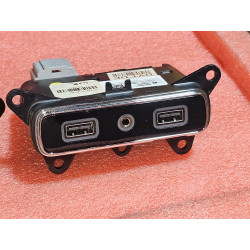 68323663AD Jeep Grand Cherokee Auxiliary Dual USB Port 2018-2022 68323663AE