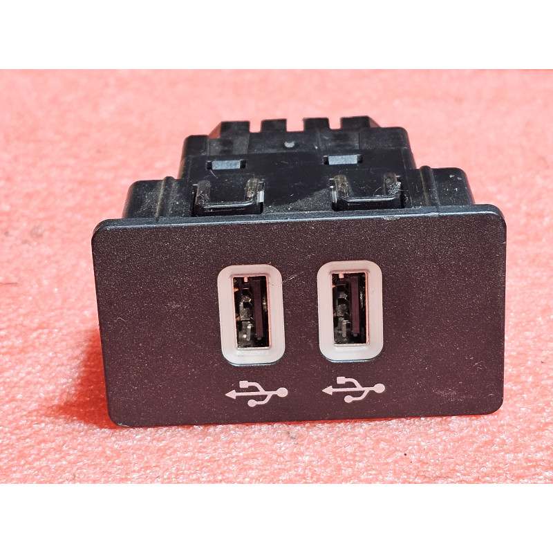 GC3T-14F014-BA Ford EcoSport Center Console Dual USB Port 2015-2020