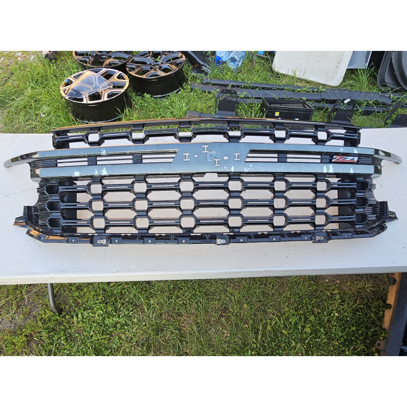 84634393 Chevrolet Tahoe Grille 2021-2024 84634392