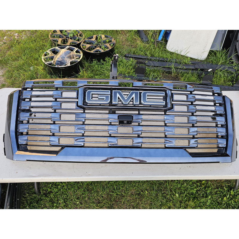 85131193 GMC Sierra 2500HD Chrome Camera Grille 2024-2025 85622814