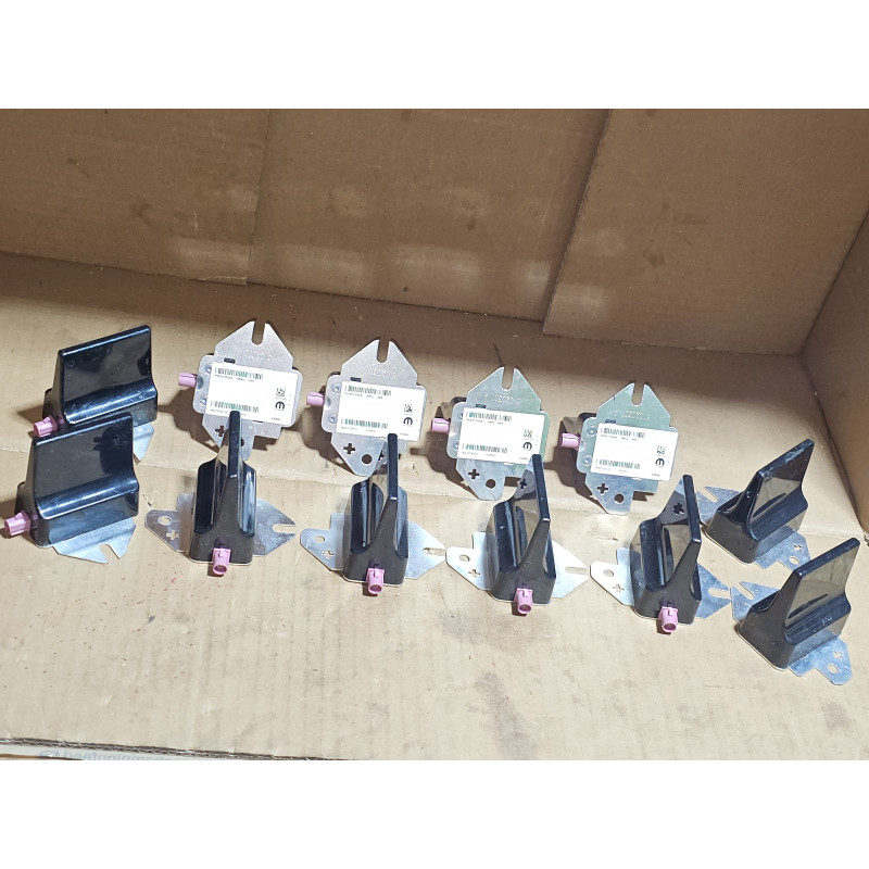68281165AA Jeep Compass Antenna Control Module 2018-2024