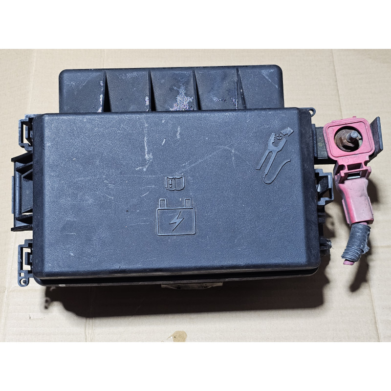 04692031AJ Dodge Charger Fuse Relay Box 2008-2009