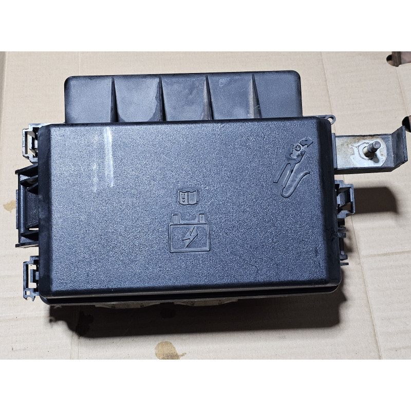 05087269AJ Chrysler 300C Fuse Relay Box 2005-2007