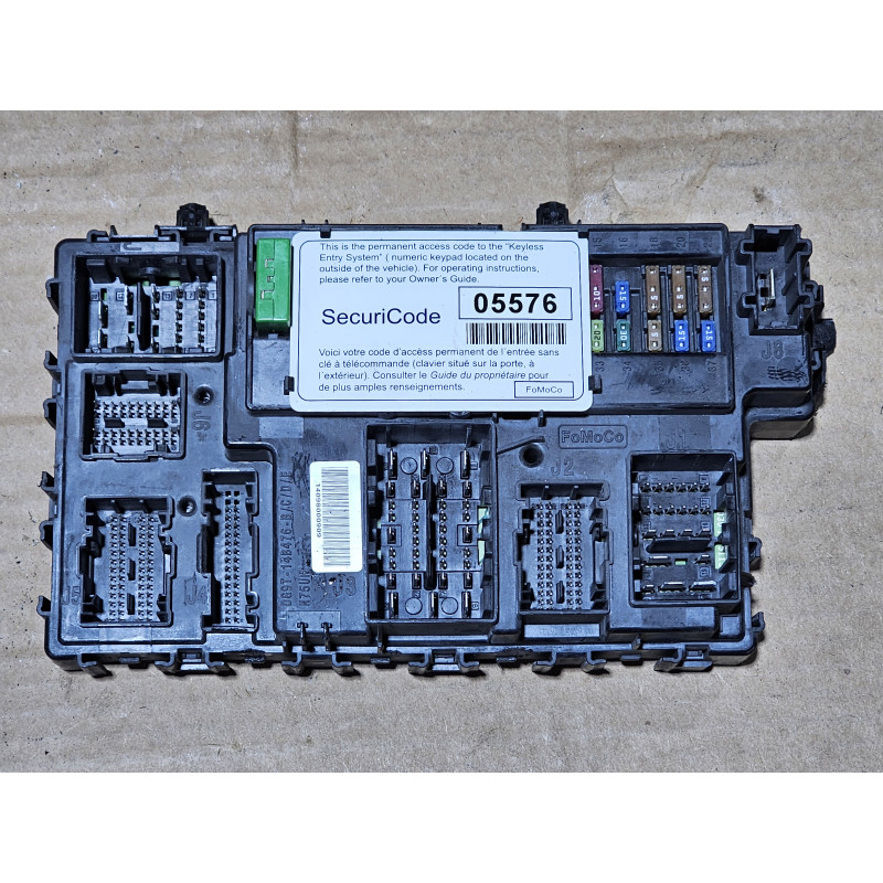 EJ7T-15604-AE Lincoln MKC Body Control Module Fuse Relay Box 2016