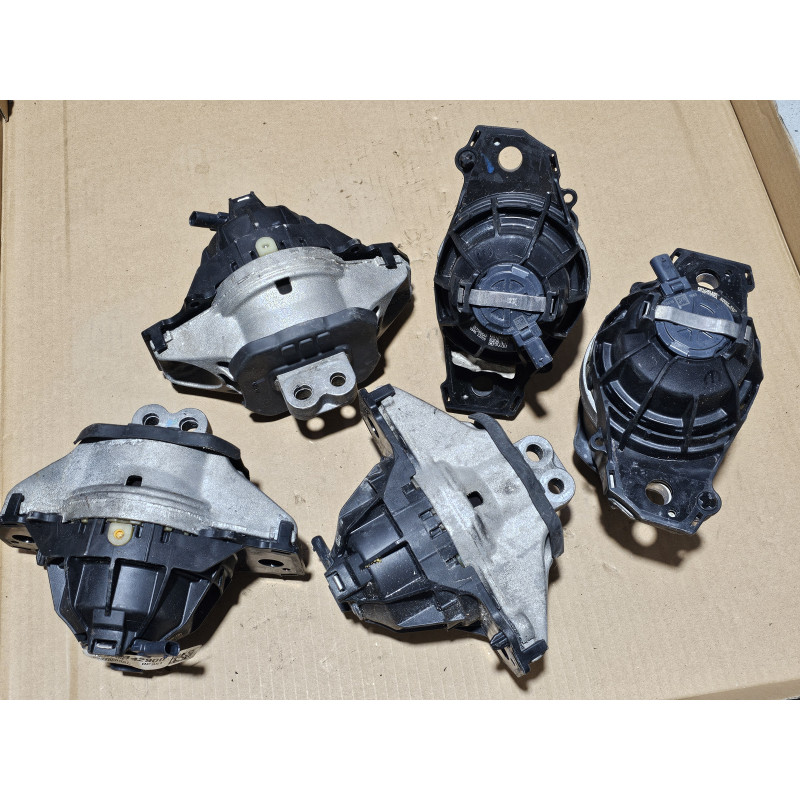 68375806AF Jeep Grand Cherokee Right Active Mount Bracket Insulator