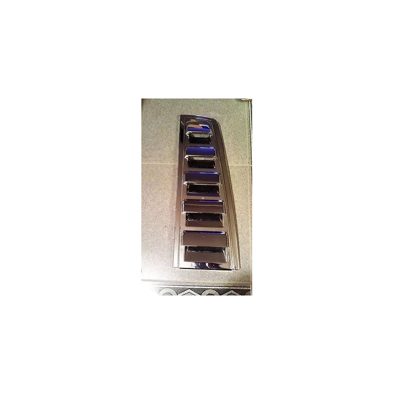 Hummer H2 Right Plastic Chrome Tail Upper Louver 2003-2009