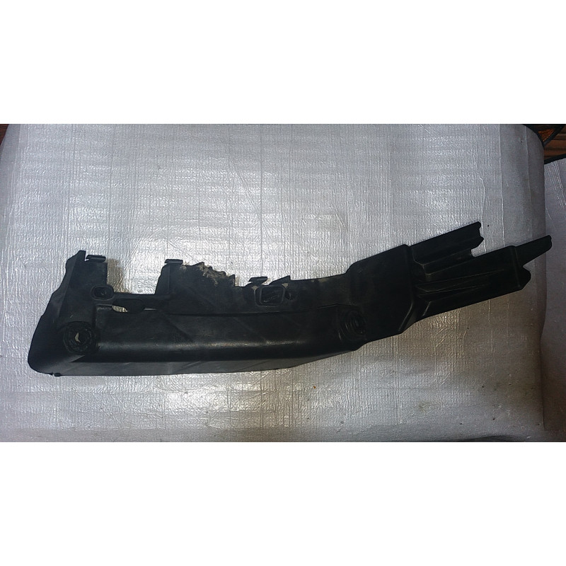 68223470AA Jeep Grand Cherokee Right Headlight Lower Bracket 2017-2019