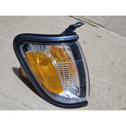 81610-04080 Toyota Tacoma Right Corner Turn Signal Lamp 2001-2004