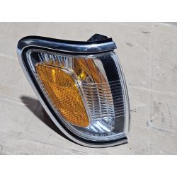 81610-04080 Toyota Tacoma Right Corner Turn Signal Lamp 2001-2004