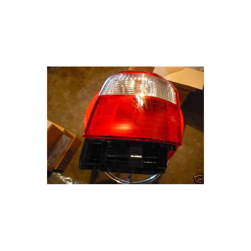 84201FC081 Subaru Forester Right Tail Lamp 2001-2002