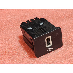HP5T-14F014-AB Lincoln MKZ CENTER CONSOLE CHARGER USB PORT 2015-2023