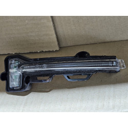 24942806 Maserati Levante Right Mirror Turn Signal Indicator LED Lamp