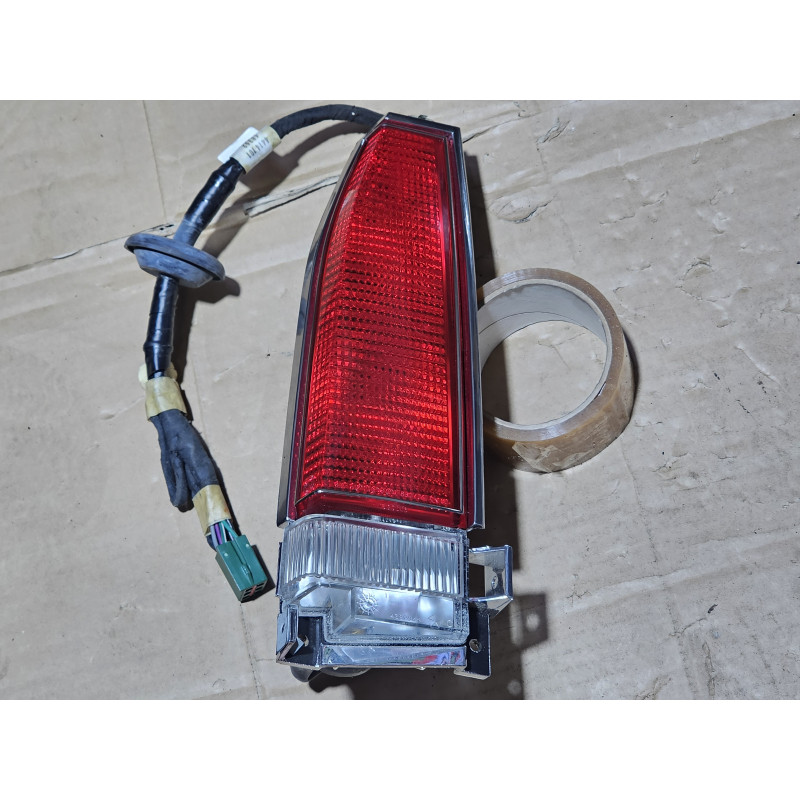 4399037 Chrysler New Yorker Left Tail Lamp 1988-1991 4399033