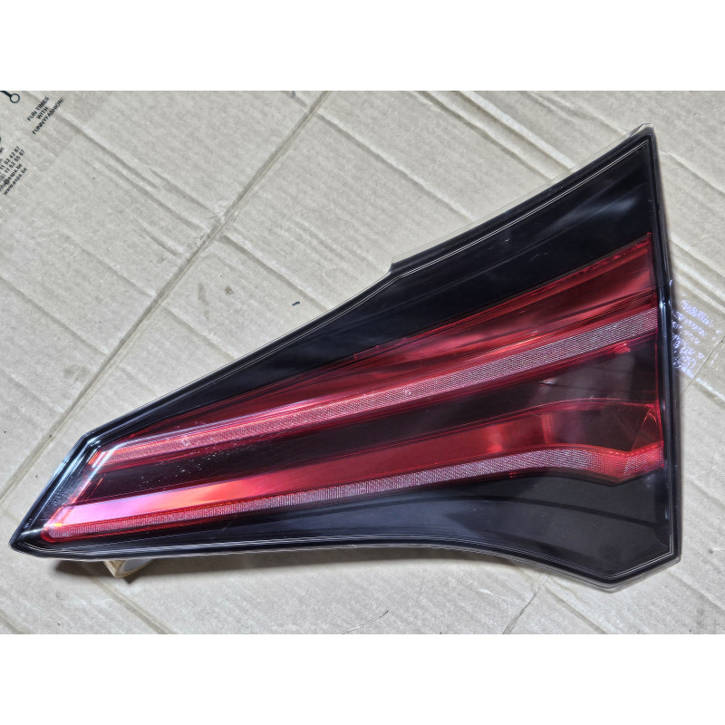 81580-42061 Toyota RAV4 Right Inner Tail Lamp Halogen 2016-2018