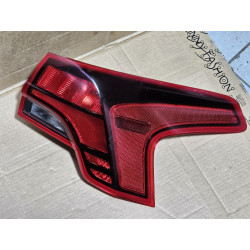 92402-S2500 Hyundai Santa Fe Right Halogen Tail Lamp 2021-2023
