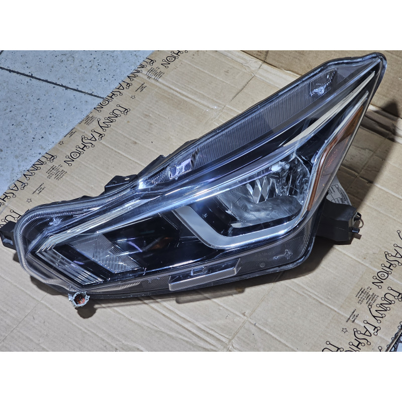 26060-5EE0A Nissan Versa Left halogen headlight 2020-2022