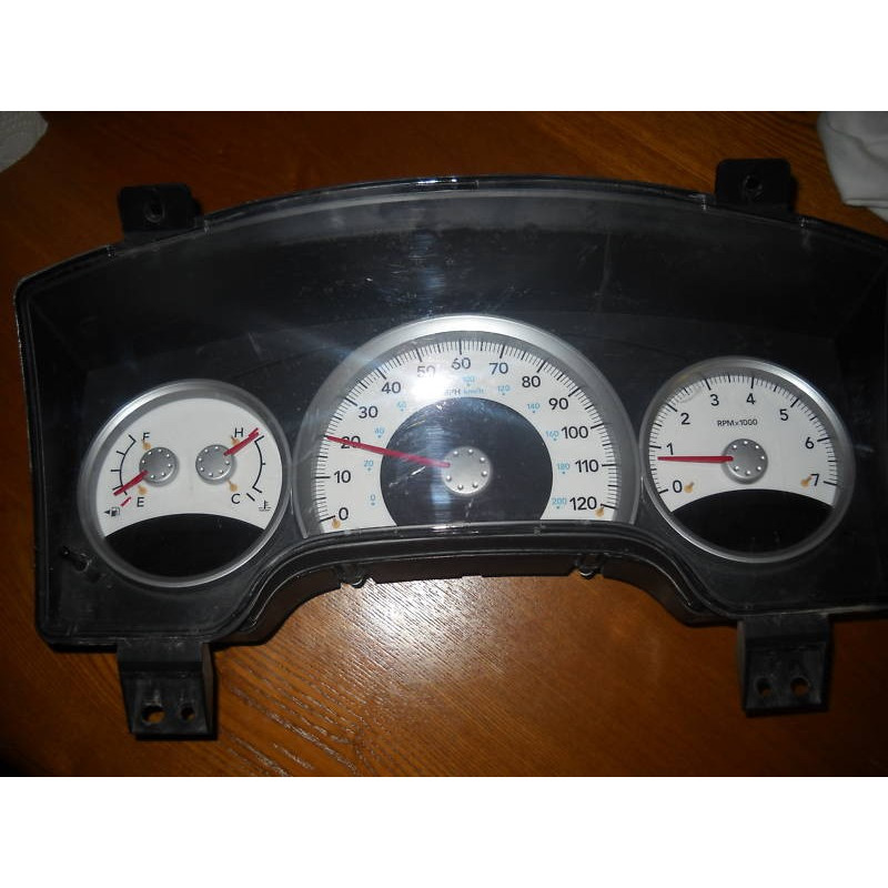 04834685AA Dodge Durango Speedometer Cluster 2005-2007 04834865AA