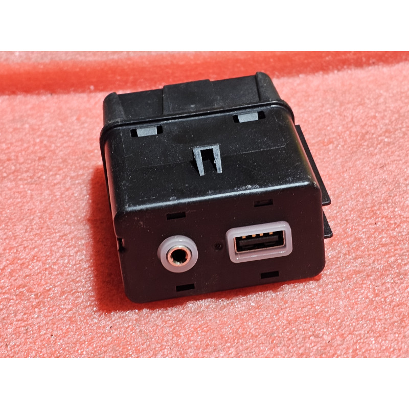 68229840AA Chrysler Pacifica Auxiliary USB Port 2017-2020 68229840AB