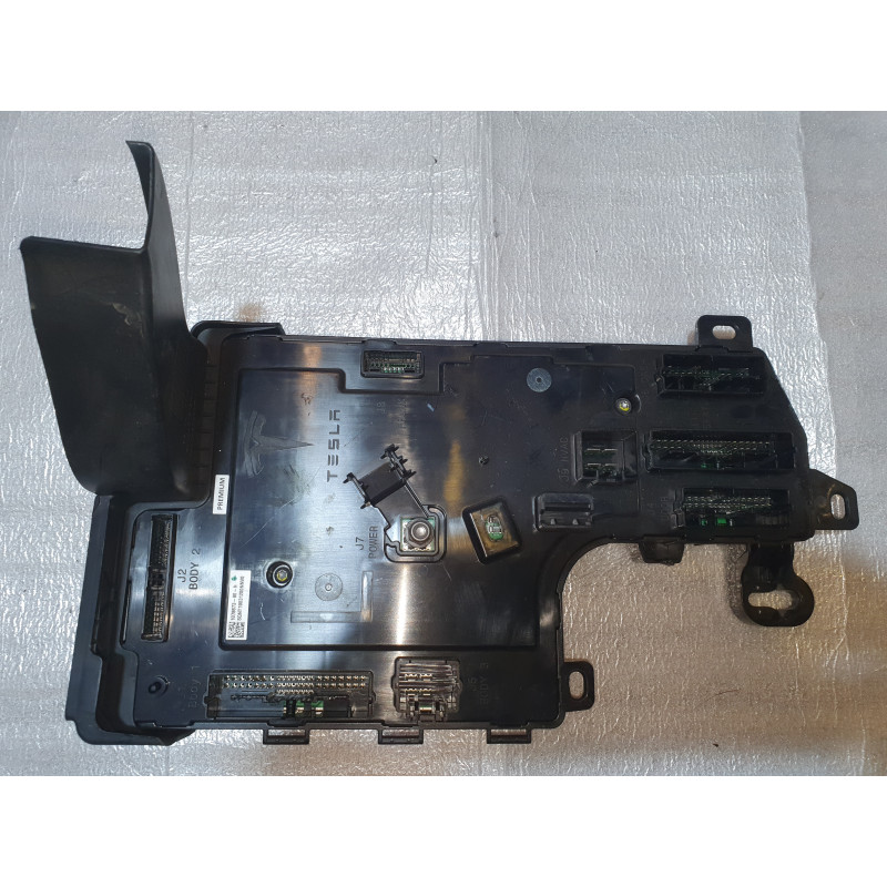 1078673-90-H Tesla Model 3 Left Body Control Module 2017-2023 1462525-00-D