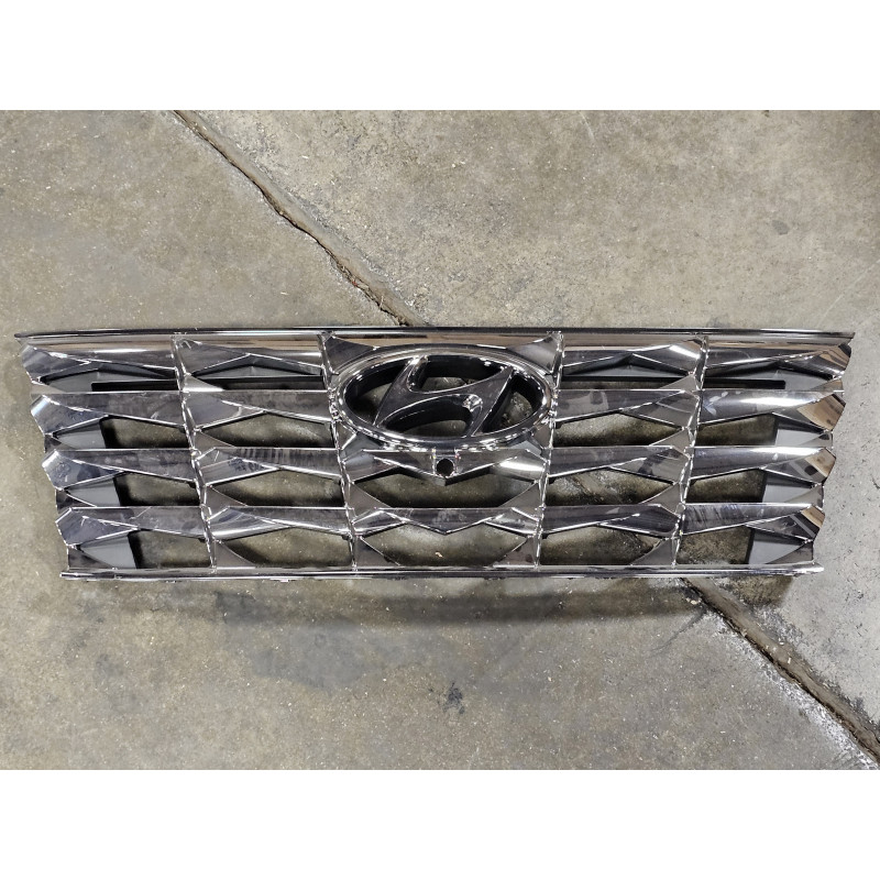 86366-N9000 Hyundai Tucson Chrome Grille With Camera Hole 2021-2024