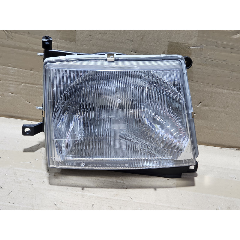 81110-04090 Toyota Tacoma Right Headlight 1997-2000