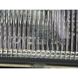 81110-04090 Toyota Tacoma Right Headlight 1997-2000