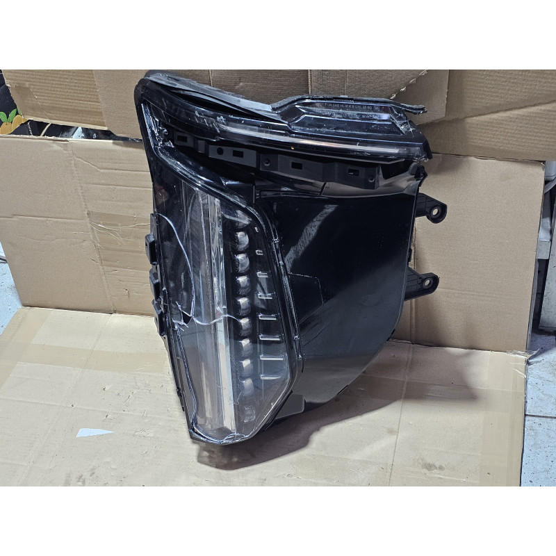 13559402 Cadillac Escalade Right LED Headlight 2025-2027 86272166