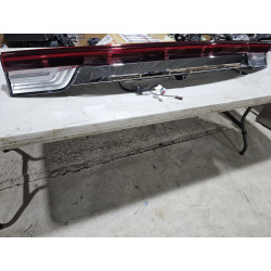 NL7B-13B433-AN Lincoln Navigator Tailgate Center LED Tail Lamp 2022-2024