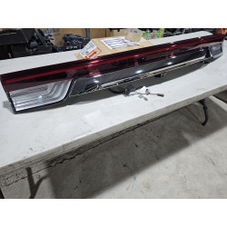 NL7B-13B433-AN Lincoln Navigator Tailgate Center LED Tail Lamp 2022-2024