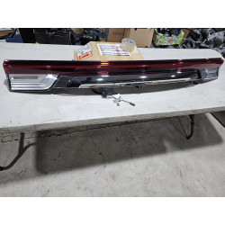 NL7B-13B433-AN Lincoln Navigator Tailgate Center LED Tail Lamp 2022-2024