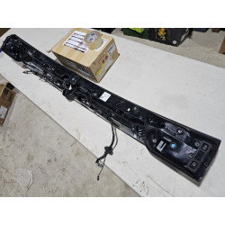 NL7B-13B433-AN Lincoln Navigator Tailgate Center LED Tail Lamp 2022-2024