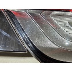 NL7B-13B433-AN Lincoln Navigator Tailgate Center LED Tail Lamp 2022-2024