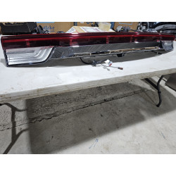 NL7B-13B433-AN Lincoln Navigator Tailgate Center LED Tail Lamp 2022-2024
