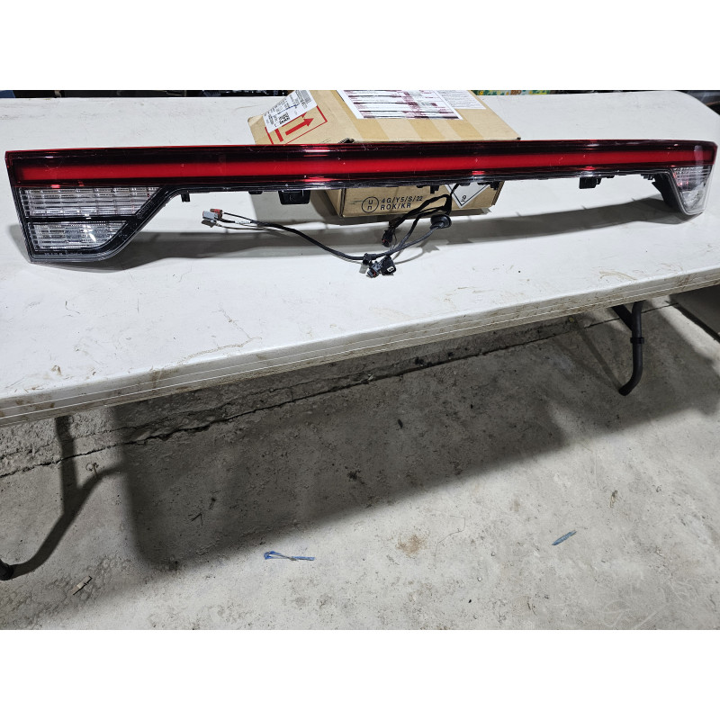 LC5B-13B433-A Lincoln Aviator Tailgate Center LED Tail Lamp 2020-2024