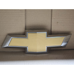 22814066 Chevrolet Suburban Grille Emblem 2015-2020 84690310
