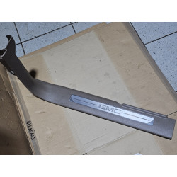 23433408 GMC Yukon Left Front Sill Scuff Plate Trim Cover 2015-2020