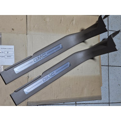 23433586 GMC Yukon Right Front Sill Scuff Plate Trim Cover 2015-2020