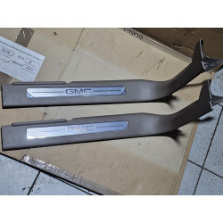 23433586 GMC Yukon Right Front Sill Scuff Plate Trim Cover 2015-2020