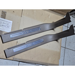 23433586 GMC Yukon Right Front Sill Scuff Plate Trim Cover 2015-2020
