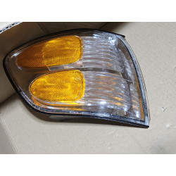 81510-0C020 Toyota Tundra Right Turn Signal Lamp 2001-2004