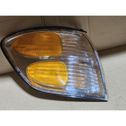 81510-0C020 Toyota Tundra Right Turn Signal Lamp 2001-2004