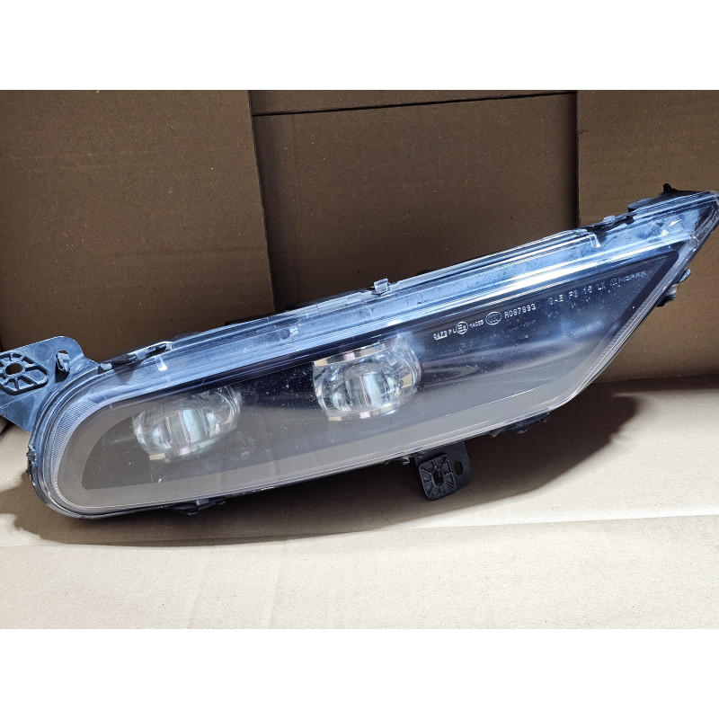 P9403972 Chrysler 300 Right LED Fog Lamp 2015-2020