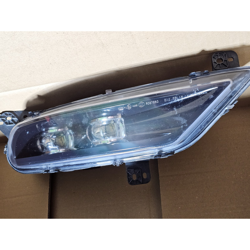 P9403950 Chrysler 300 Right LED Fog Lamp 2015-2020