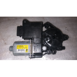 KIA CADENZA FRONT RIGHT DOOR WINDOW MOTOR 2017-2018 82460-F6000
