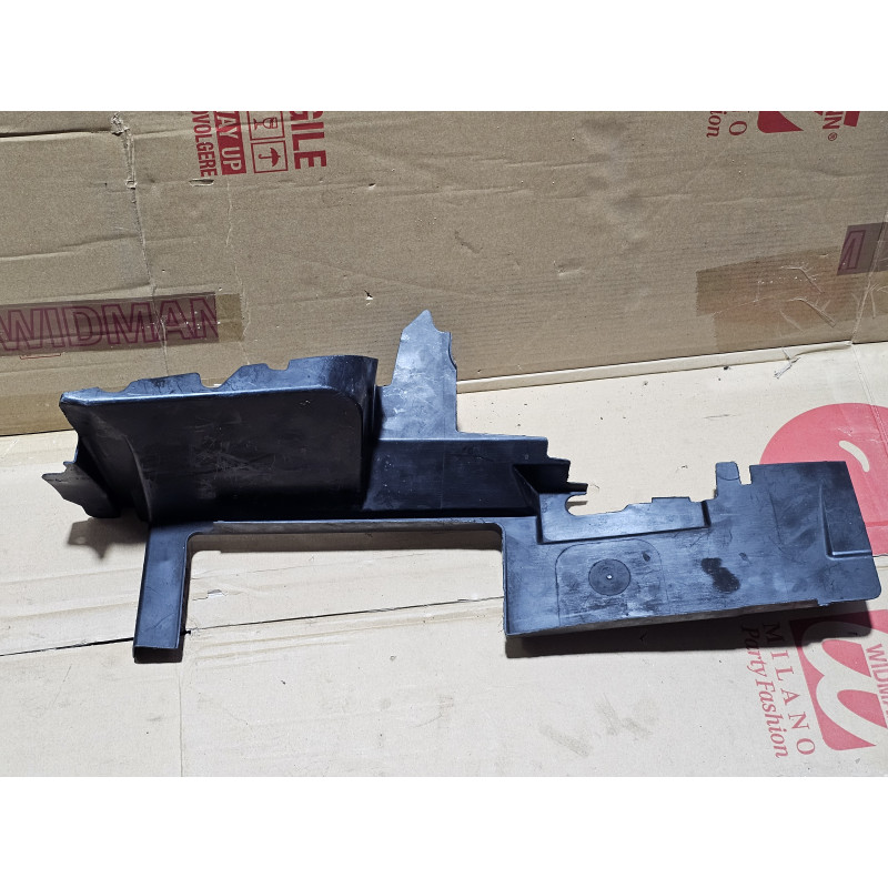 68328720AA Jeep Grand Cherokee Right Air Duct Inlet Baffle 2017-2020
