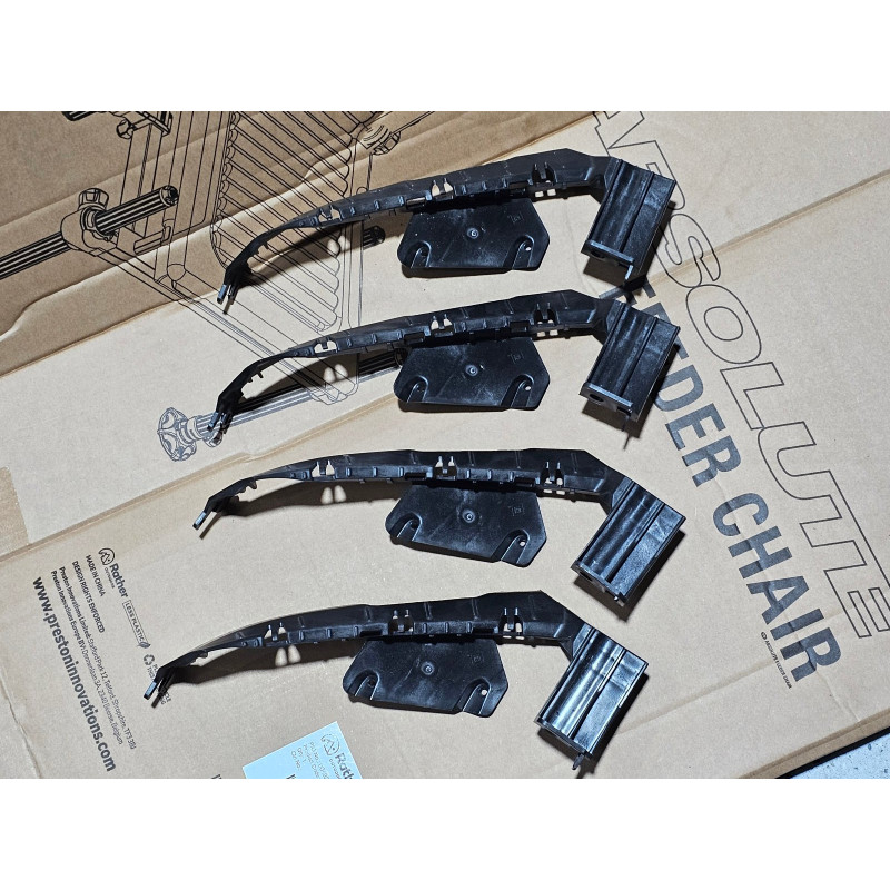 Cadillac XTS Left Xenon Headlight Lower Bracket 2013-2017